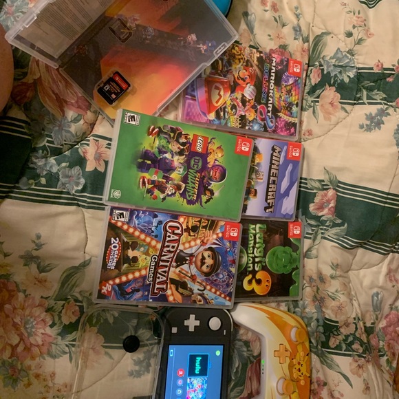 Nintendo Switch Lite, Gray - Picture 3 of 3